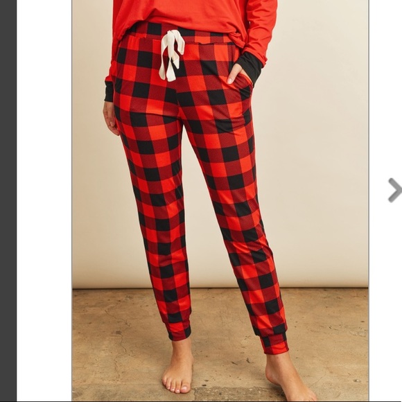 Red & black plaid pajamas top + jogger set - Picture 3 of 8